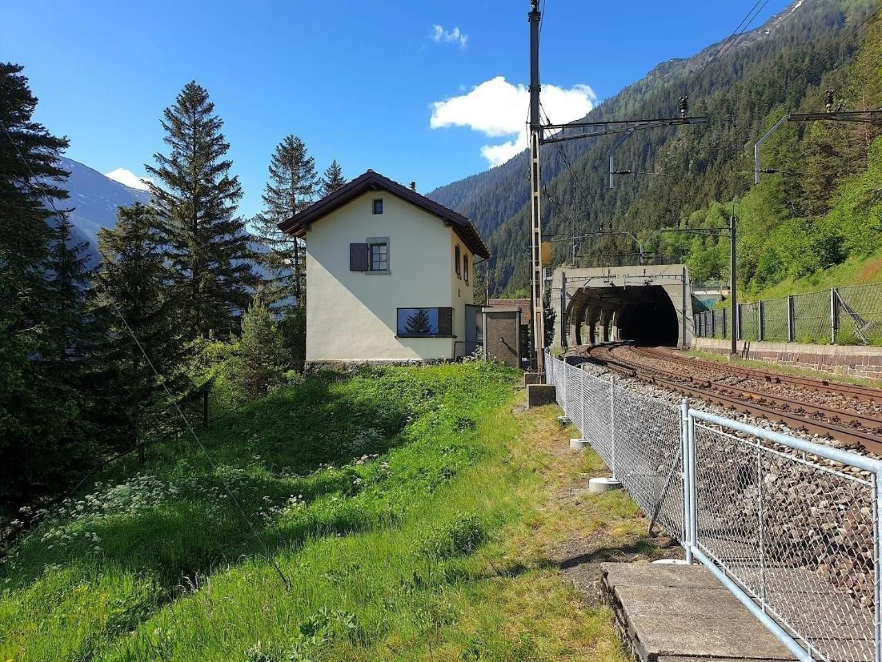 Villa Bahnwaerterhaus Eggwald Wassen Exterior foto